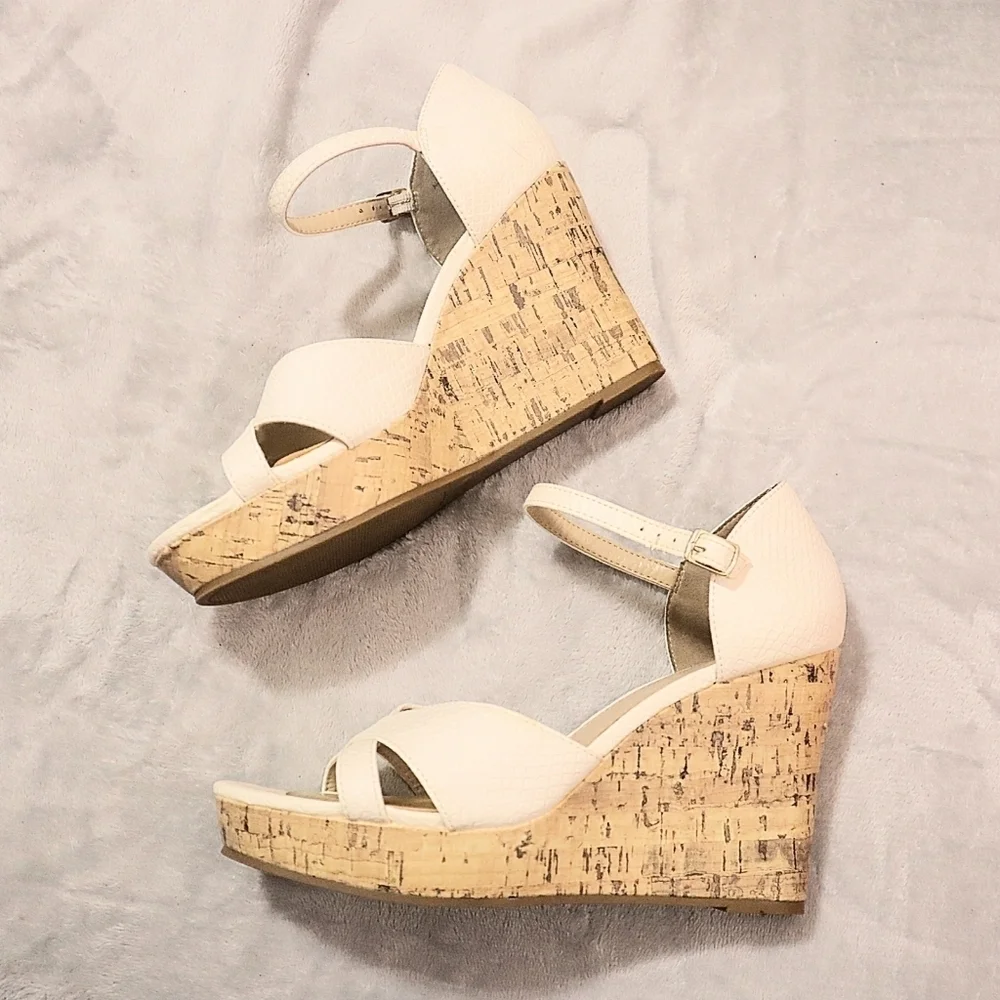 CREAM CORK WEDGES 9 Jaclyn Smith Sandals Heels Classic Wedding Bridal Massey